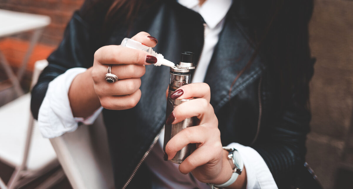 secouer flacon e-liquide