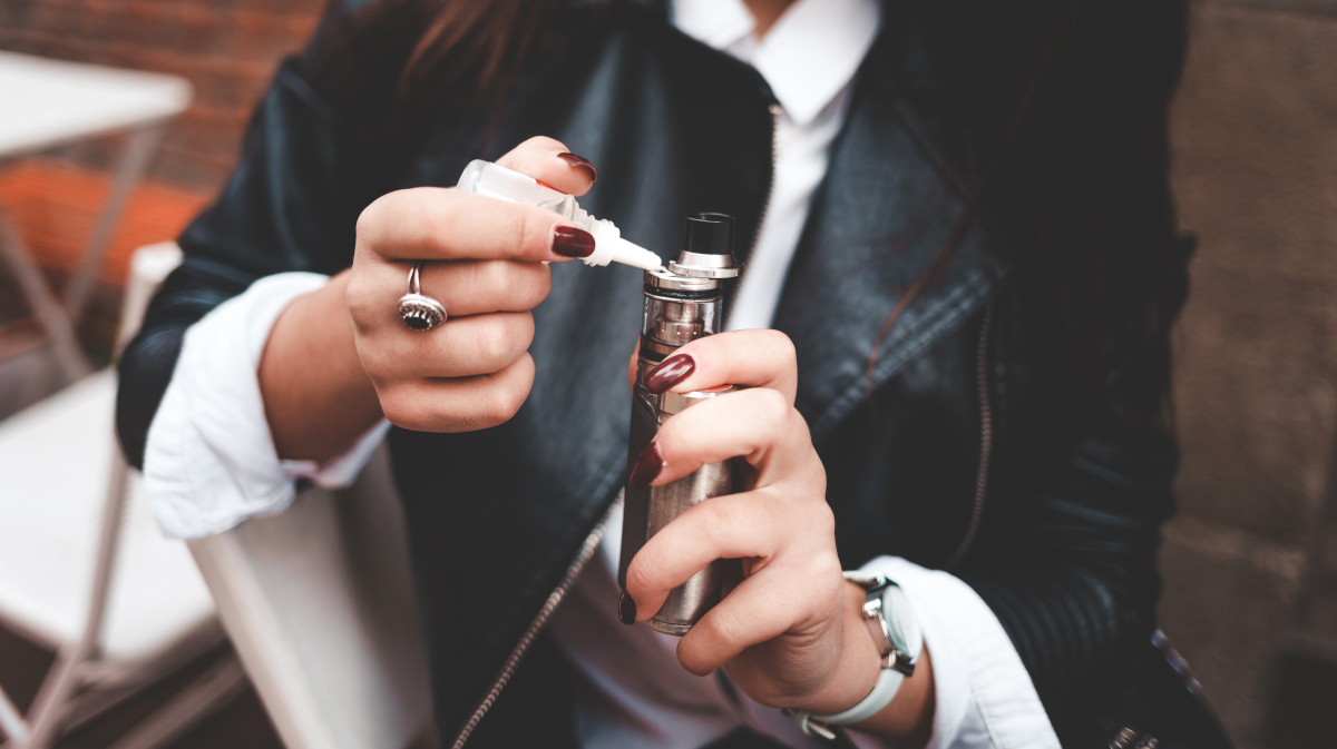 secouer flacon e-liquide
