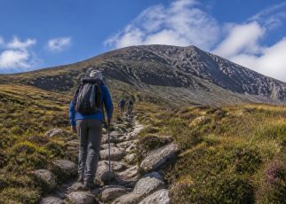 découvrez nos astuces essentielles pour réussir votre randonnée au ben nevis en écosse, du choix de l'itinéraire à la préparation physique, pour une ascension en toute sécurité et mémorable.